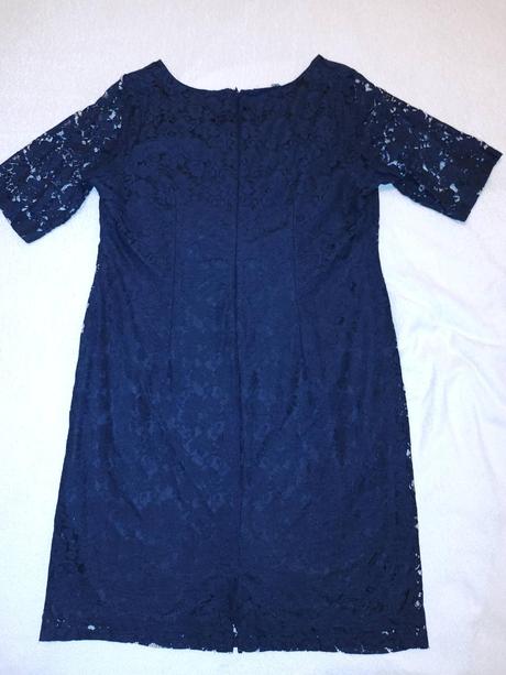 Čierne šaty s čipkou, 48
