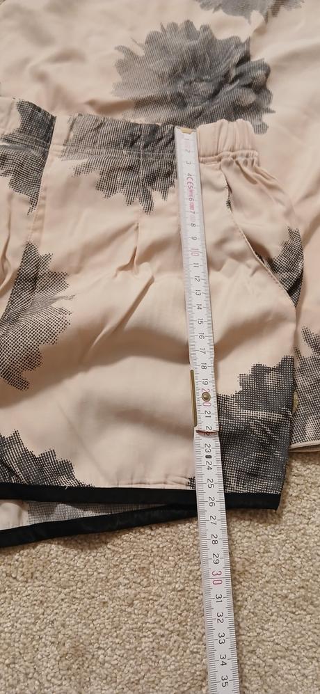 Tričko a kraťasy, 140