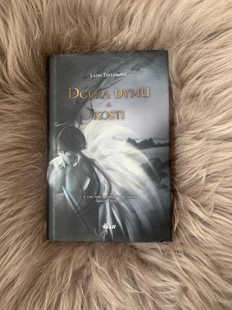 Kniha- dcéra dymu a kostí, 