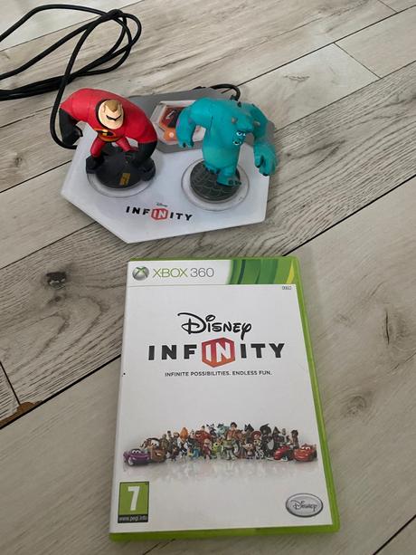 Hra na xbox360 s panakmi disney infinity, 