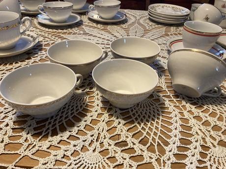 Porcelánové šálky podšálky rozne na dopoužívanie, 