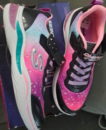 Nove velkost 34 po 42,90 eur blikajuce, skechers,34