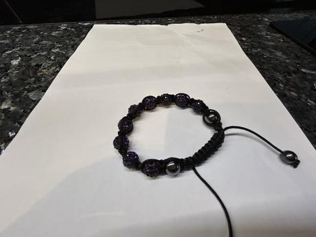 Náramok z koráliek z hematitu a granátu, 