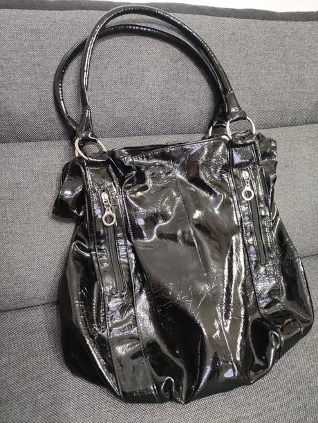 Veľká čierna lakovaná kabelka.., 
