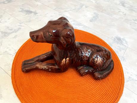 Starožitná socha - porcelánový pes, 