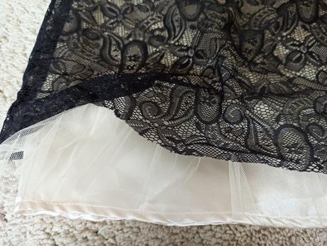 Čipkované šaty, m