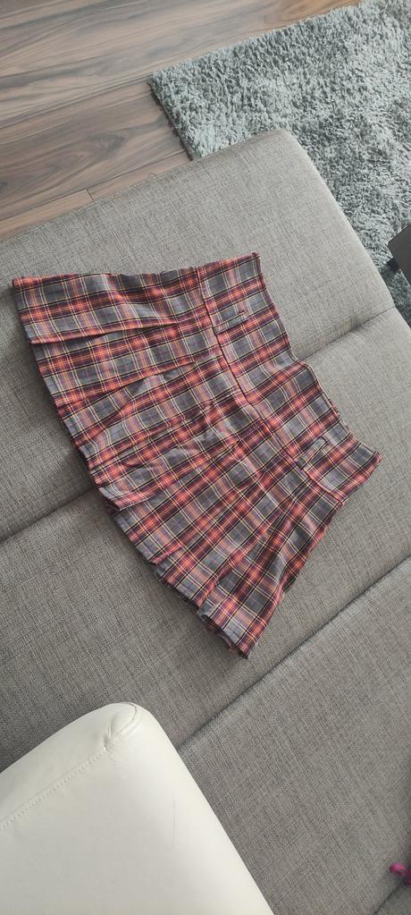 Vlnená schoolgirl sukňa, 42