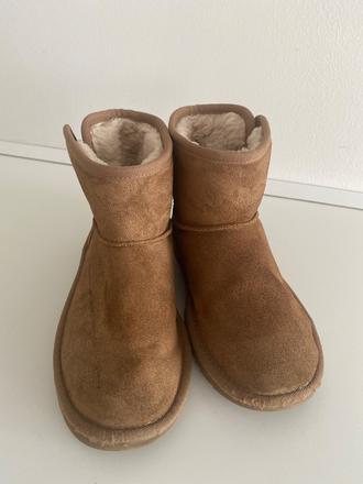 Dievcenske uggy, ugg,35