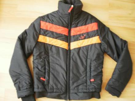 Teplá bunda adrenalin, s