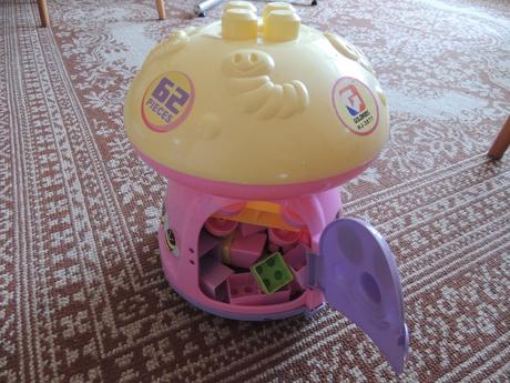 Stavebnica vo veselom domčeku, 