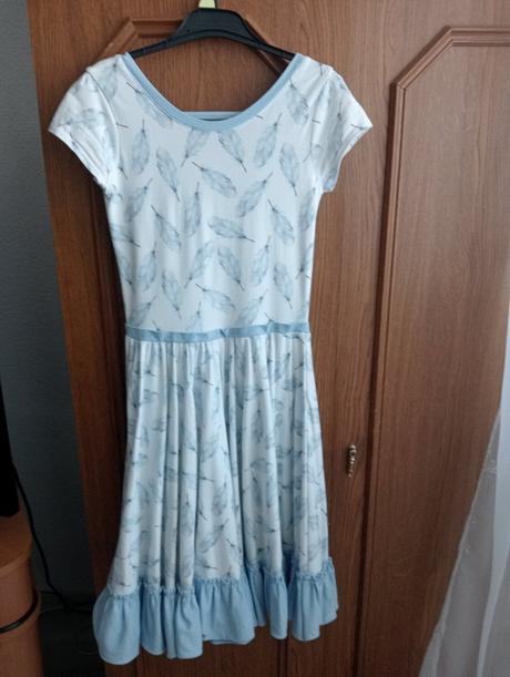 Šaty zuppa nádherné, 146