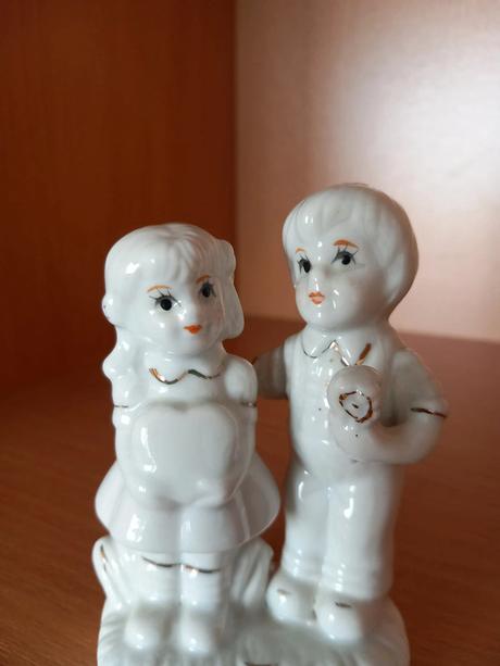 Balíček 4ks starších sošiek bez vád - cena spolu,