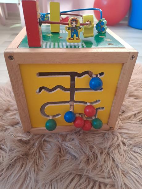 Drevená veľká interaktívna kocka, 