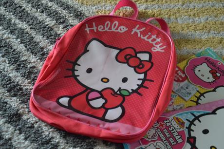 Ruksačik hello kitty, vymalovánky, časopis,
