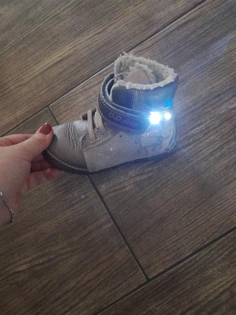 Zimne topanky svietiace, d.d.step,26