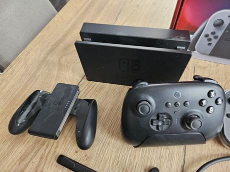 Nintendo switch + prislusentvo, 
