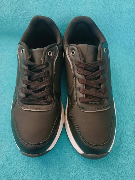 Tenisky s visačkou 37/38, 37