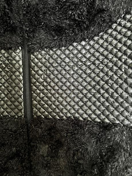 Týlová čierna vesta (kožušina + koženkový detail), m