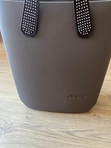 Justo kabelka, ju´sto