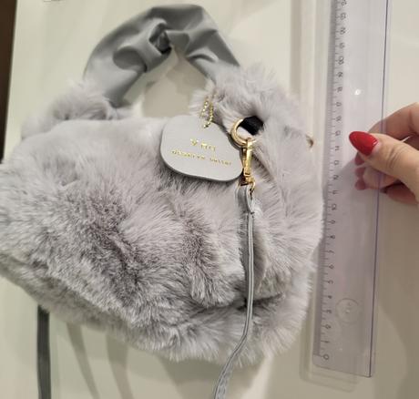 Kožušinková kabelka - sivá,