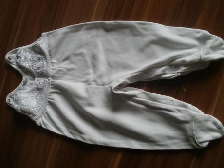 Dojčenská súprava na slávnostnú príležitosť, 68