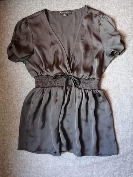 Čierna saténová blúzka zn. forever 21 veľ. s, s