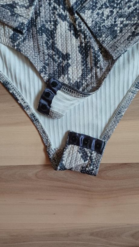 Body s hadím vzorom, xs