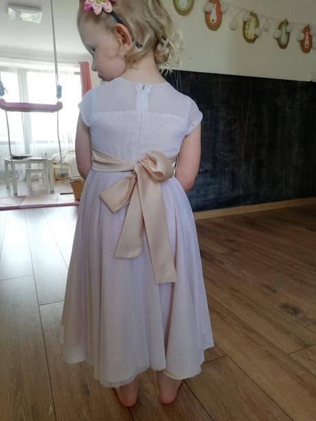 Slávnostné šaty, 92