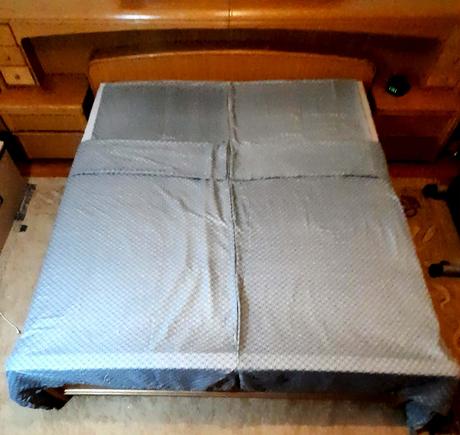 Predám posteľné obliečky -tenké-jemný vzor, 