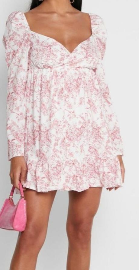 Nádherné zaujímavé šaty, 38