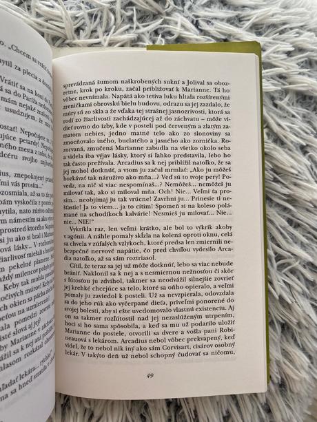 Krásna stará retro kniha marianne a neznámy toskán,