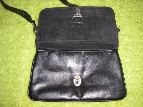 323. čierna kabelka,