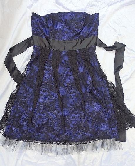 Velmi pekne čipkovane saty, 40