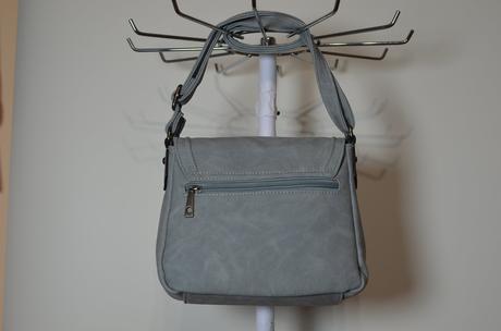 Bledomodrá kabelka, 