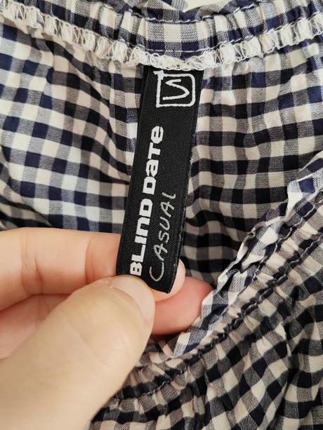 Kratšia blúzka s odhalenými ramenami, s