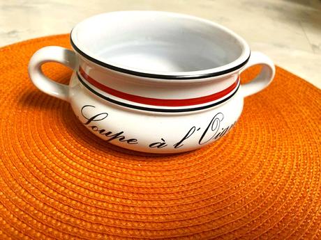 Porcelánová miska s uškami, 