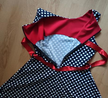 Retro bodkované šaty, xs