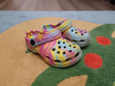 Crocs, 24