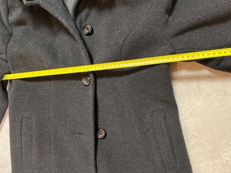 Vlneny kabat s odopinatelnou kozusinou, 38