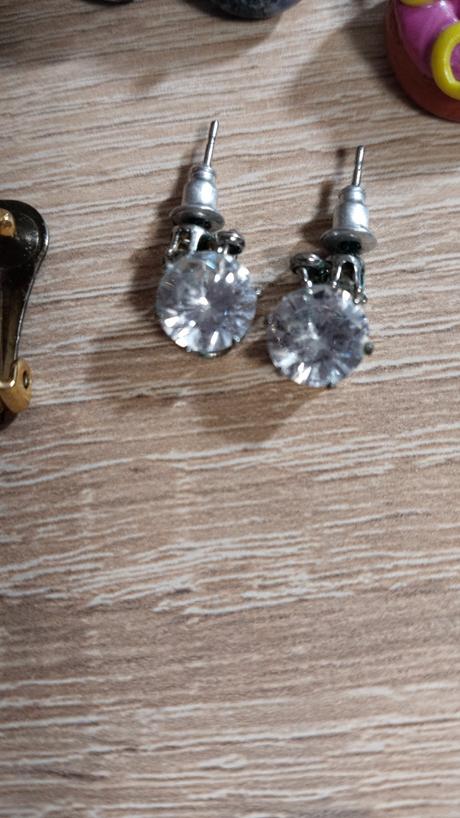 6 párov náušníc, 