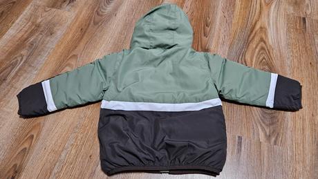 Predam novu zateplenu bundu reserved v. 98, reserved,98