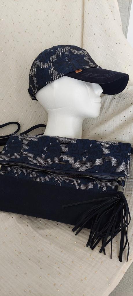 Timeout šiltovka a kabelka, 