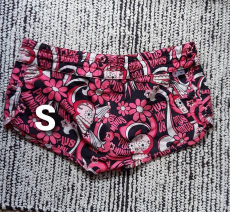 Šortky kvietkovane s, s