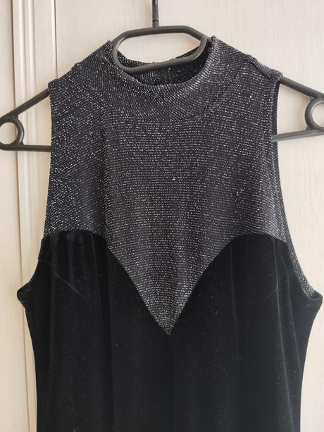 Čierne zamatové šaty, m