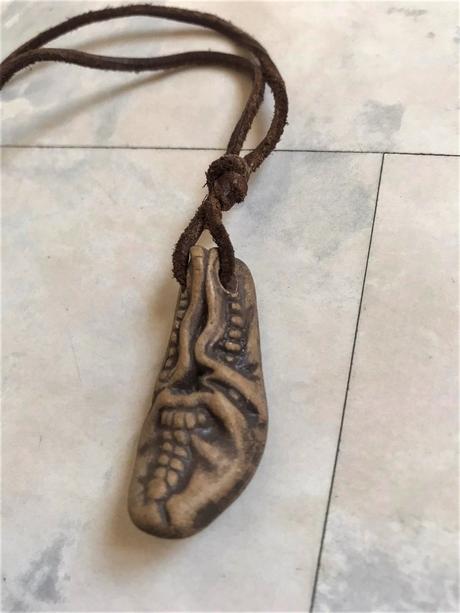 Kožený náhrdelník - papučka, 