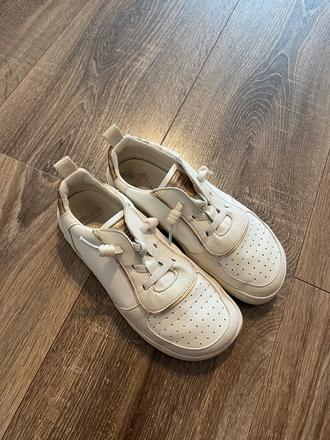 Barefoot celoročné tenisky, 32