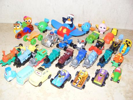 Mix malích autíčok, vláčikov..., 