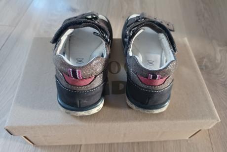 Sandálky, lasocki,24