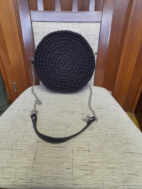 Háčkovaná kabelka, 