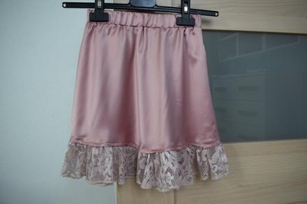 Elegantná dievčenská suknička zo saténu, 104 / 110 / 116